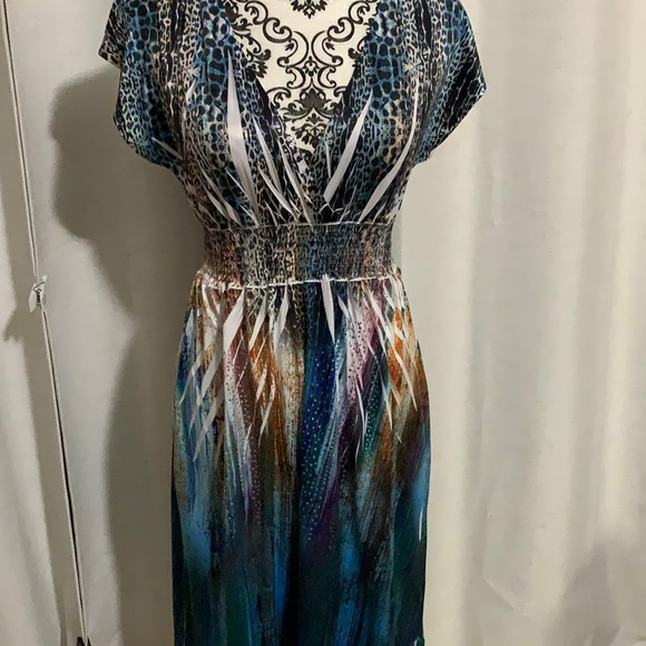 Ladies dress - Picture 1 of 3